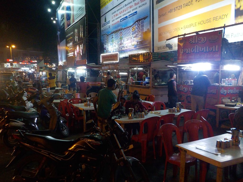 "Fast food" along a street. Very popular in the evening and in the night. I didn't try, it is dangerous in my opinion